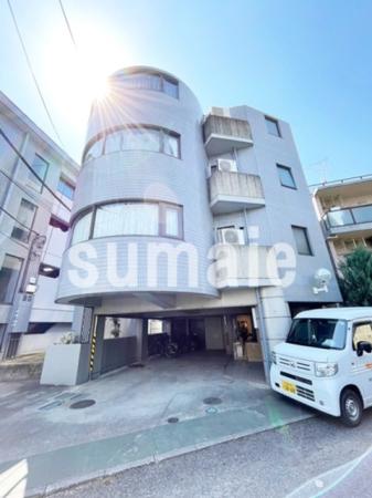 マンションタイプの物件です。