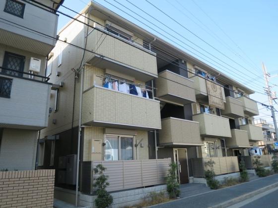 エントランス側から見た外観です♪