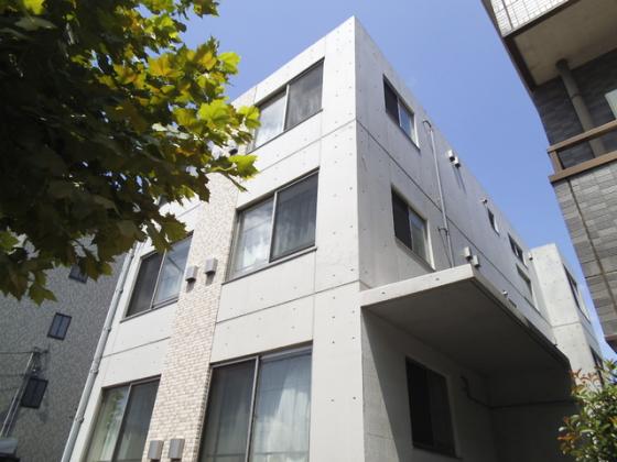 コンクリート打ちっ放しの外観です！