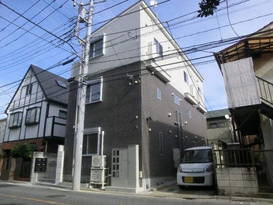 ツートンカラーのオシャレな外観です。