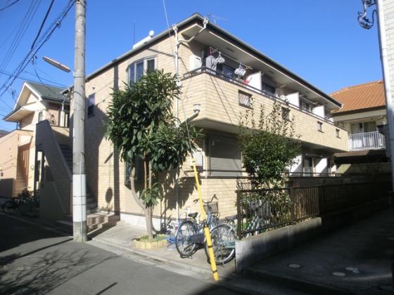 閑静な住宅地にあるハイツです。