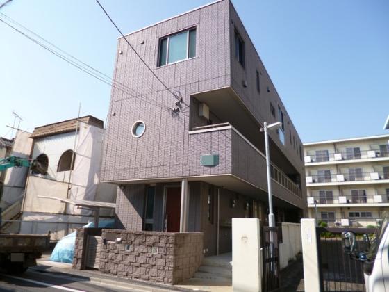 スタイリッシュな外観の建物です♪
