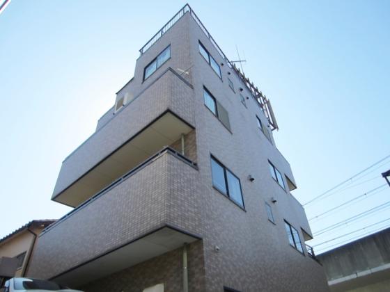 タイル張りのきれいなマンション！