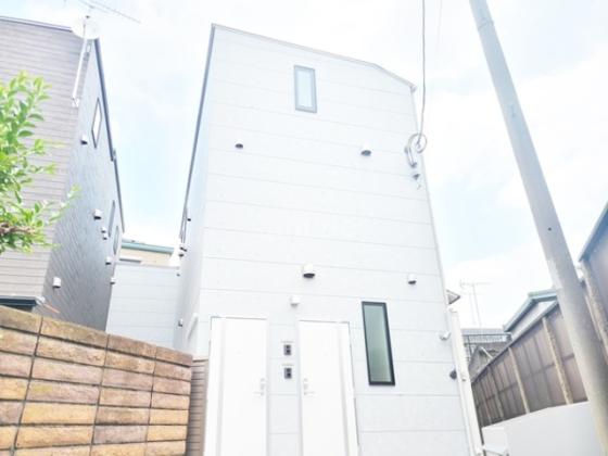２階建ての木造物件です☆