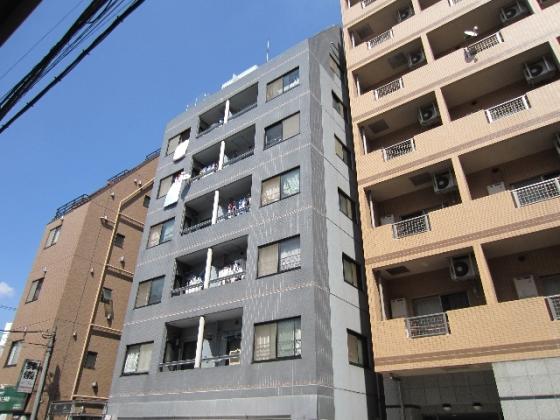 キレイなタイル張りのファミリーマンションです♪