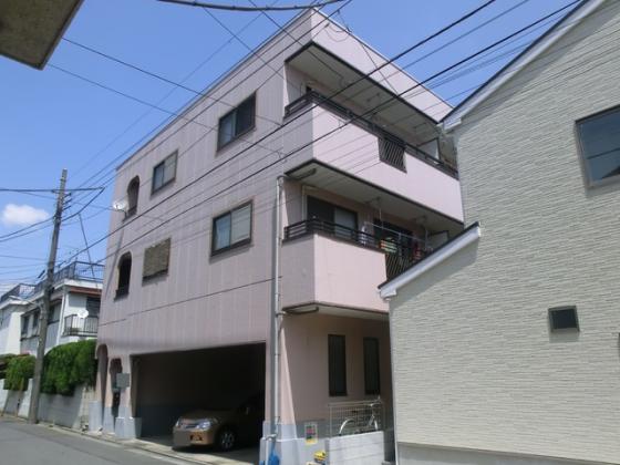 閑静な住宅地にあるマンションです☆