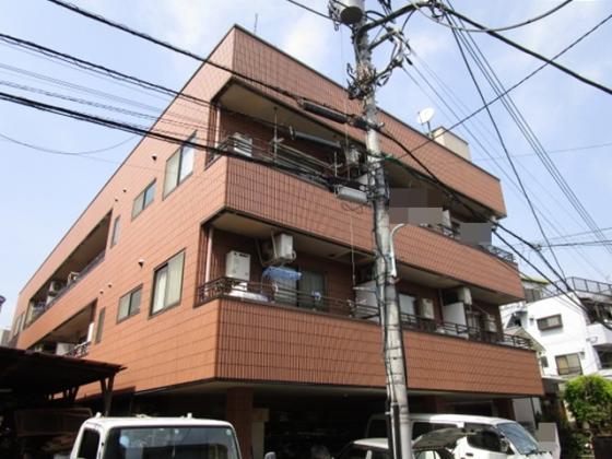 閑静な住宅地にあるマンションです。