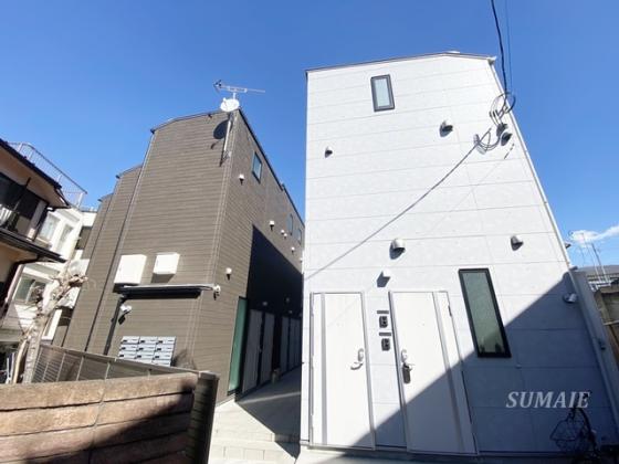 2階建ての木造物件です☆