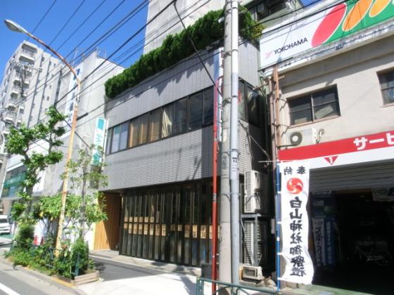 きれいなタイル貼りの賃貸物件です。