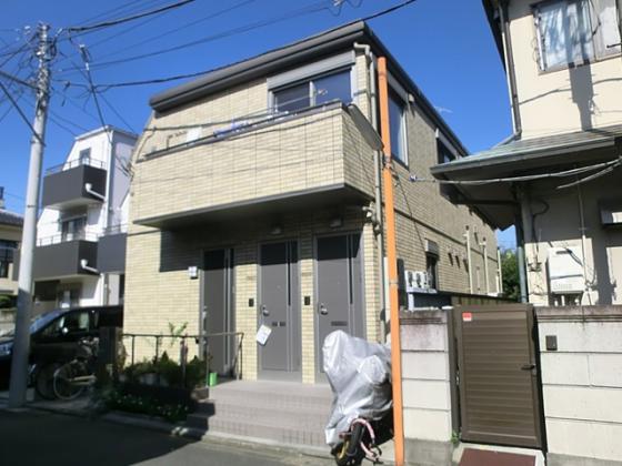 閑静な住宅地にあるアパートです。