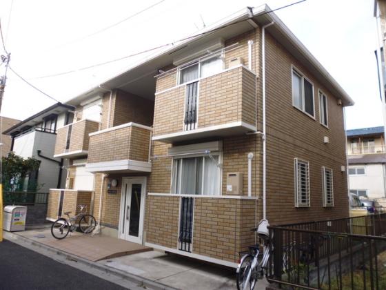 レンガ調でオシャレな外壁の建物です。