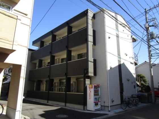 閑静な住宅街にあるアパートです。