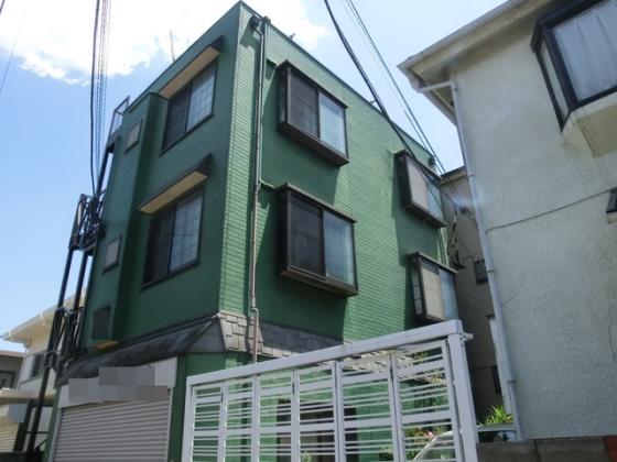 閑静な住宅地にあるアパートです。