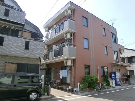 おしゃれな外観の鉄筋コンクリートマンションです。