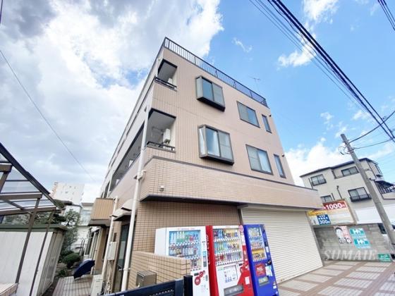 タイル張りのきれいな外観です☆