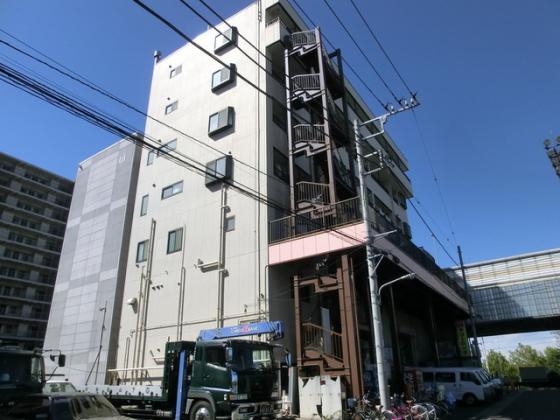 目の前テニスコートです！