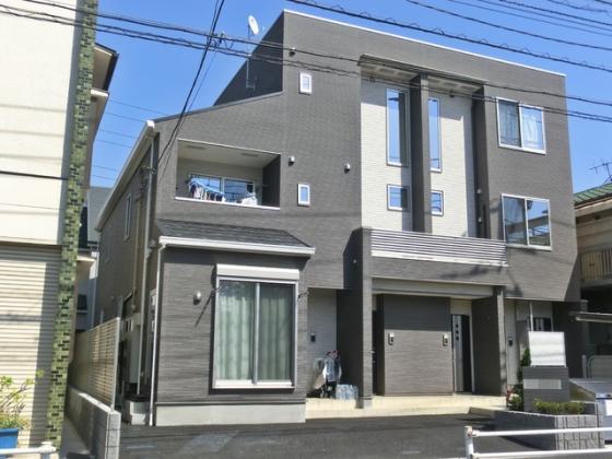大人っぽい外観の建物です♪