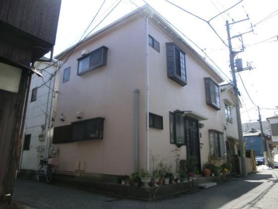 閑静な住宅地にあるアパートです。