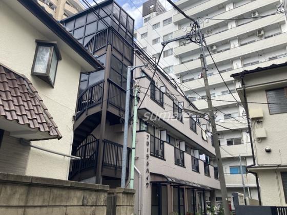 ４階建てのマンションタイプ。