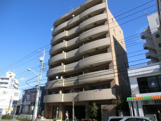 おしゃれな鉄筋コンクリート造のオートロックマンションです。