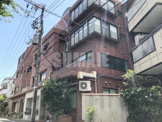5階建てのタイル張りマンション！