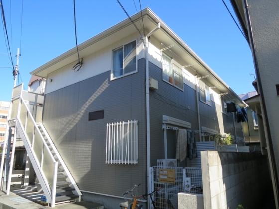 駅から近い住宅街にあります♪