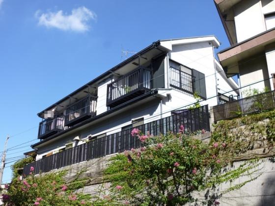 高台に建ってます