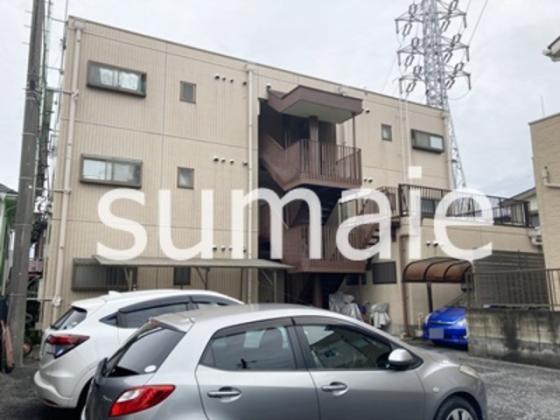 閑静な住宅街にあるマンションです。