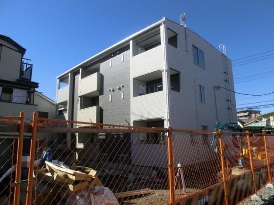 ツートーンカラーでシンプルな外観です。