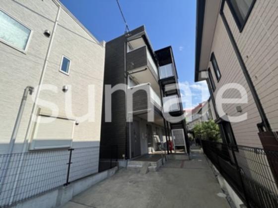 ３階建てのアパートです。