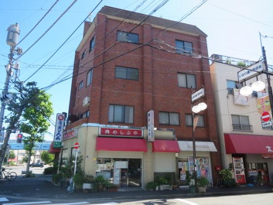 タイル張りの外観です！