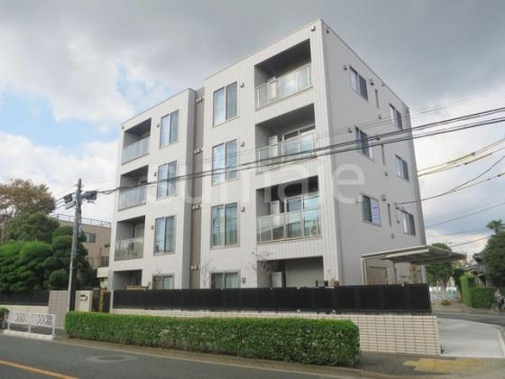 1フロア2世帯のマンションです。