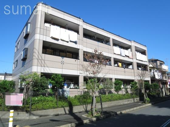 重量鉄骨造の3階建てです♪