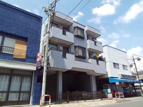 通りに面しているので日当たりも良いです！
