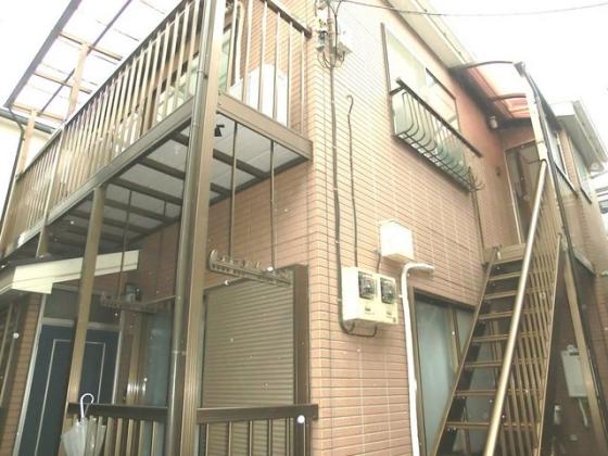 キレイなサイディングボード貼りのマンションです。